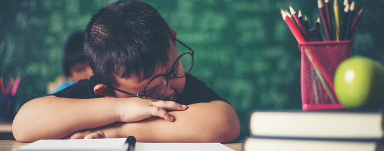 دلایل مختلف خواب آلودگی در هنگام درس خواندن